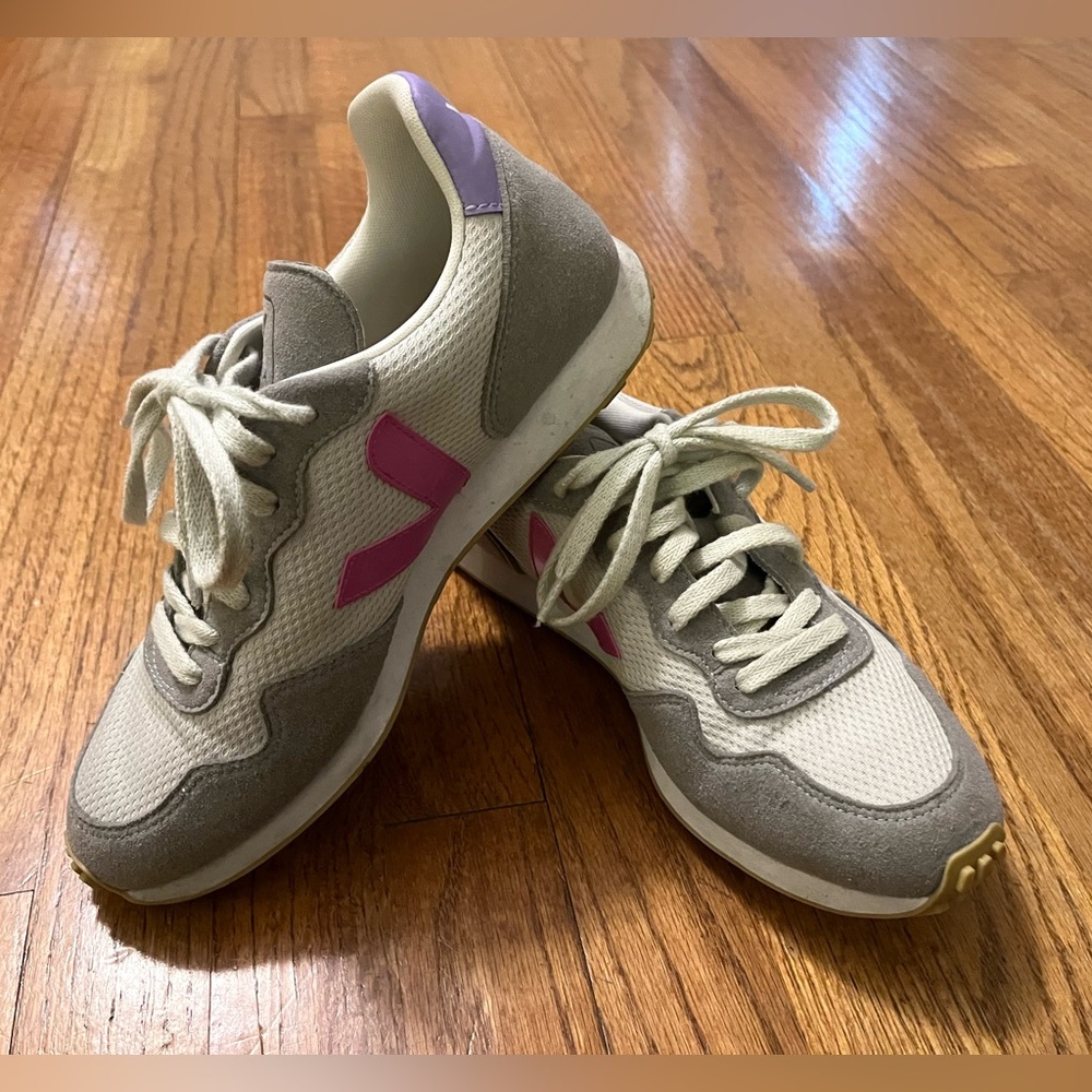 Veja SDU-slightly worn, nothing wrong; no longer fit after pregnancy